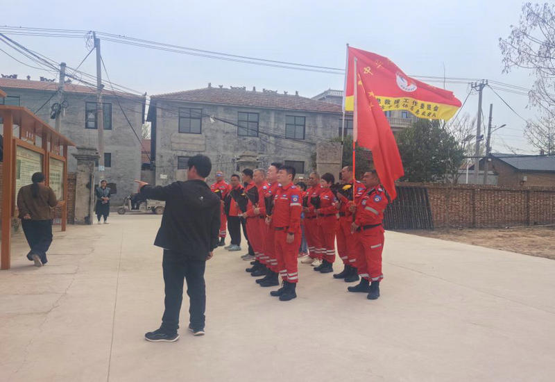 缅怀先烈志  传承英雄魂 中志协濮阳应急救援队赴清丰祭奠“一门四英烈”